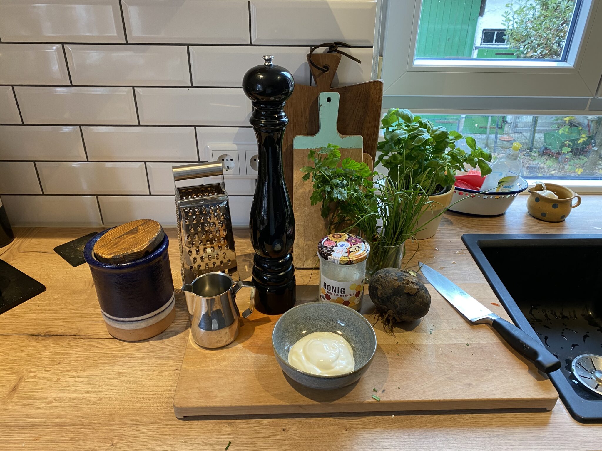 Was macht man eigentlich mit schwarzem Rettich? Salat auf Brot zum ...