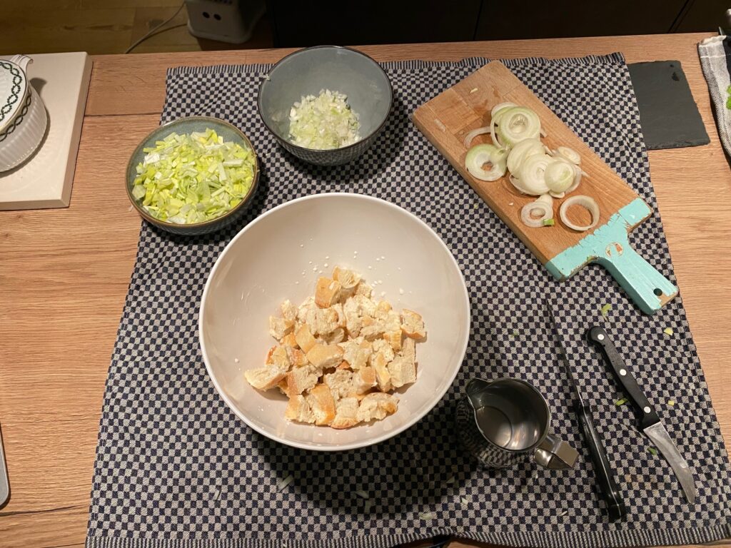 Zum Advent etwas Raffiniertes: Käseknödel im Wirsingblatt mit Petersile ...