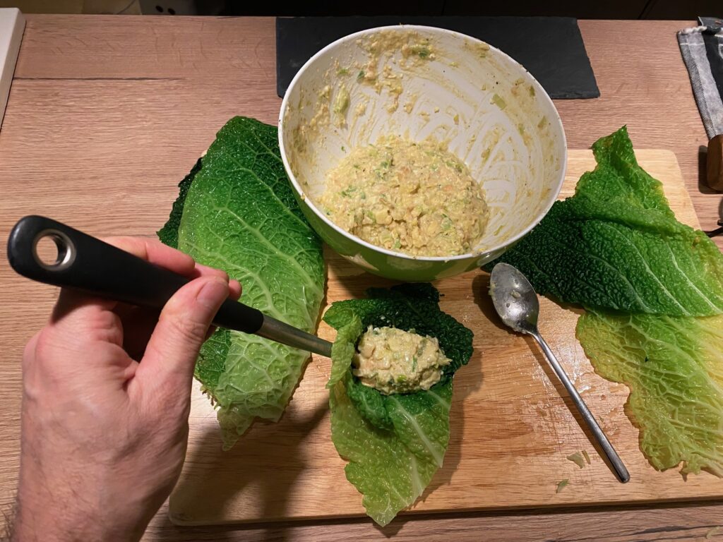 Zum Advent etwas Raffiniertes: Käseknödel im Wirsingblatt mit Petersile ...